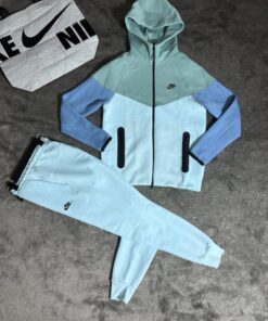NikeTech Mint